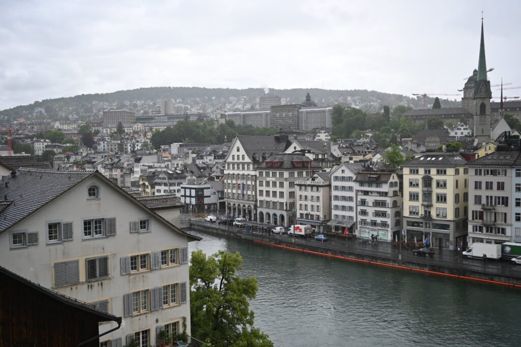 【スイス旅行記 前編】夫婦でワンバッグ!元刑務所ホテルから絶景のグリンデルワルトへ(6/4〜6/7) 9 【スイス旅行記 前編】夫婦でワンバッグ!元刑務所ホテルから絶景のグリンデルワルトへ(6/4〜6/7) 294ed458 dsc 2382 original