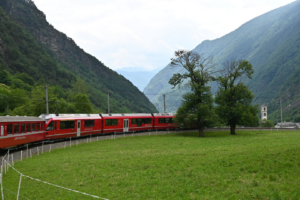 【スイス旅行記 後編】古都クール散策と絶景のベルニナ線で国境越え＆旅費公開（6/8〜6/9）