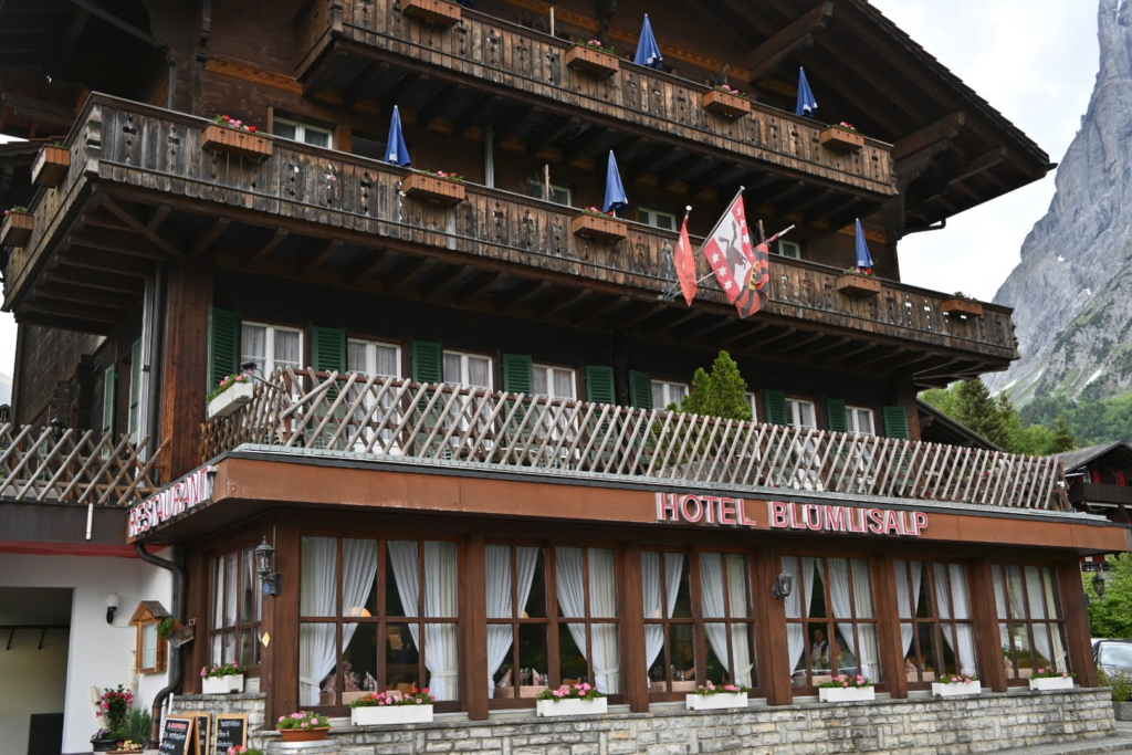 【スイス旅行記 前編】夫婦でワンバッグ!元刑務所ホテルから絶景のグリンデルワルトへ(6/4〜6/7) 24 【スイス旅行記 前編】夫婦でワンバッグ!元刑務所ホテルから絶景のグリンデルワルトへ(6/4〜6/7) 74c69e52 image