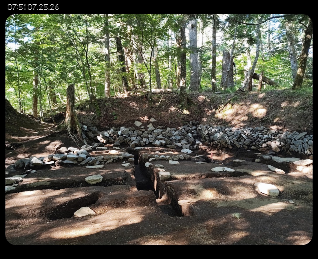 山小屋跡地