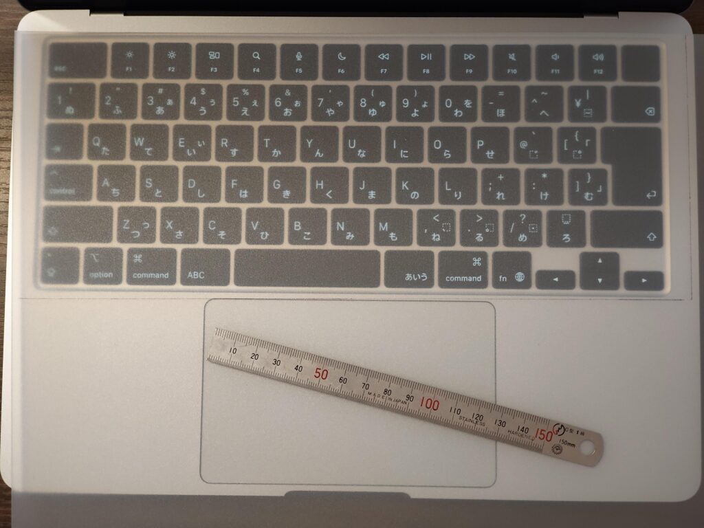 ダイソーのPPシート1枚で完成するキーボードブリッジを自作する。MacBook Air用の最軽量尊師スタイル 8 PPシートにガイド線をつける