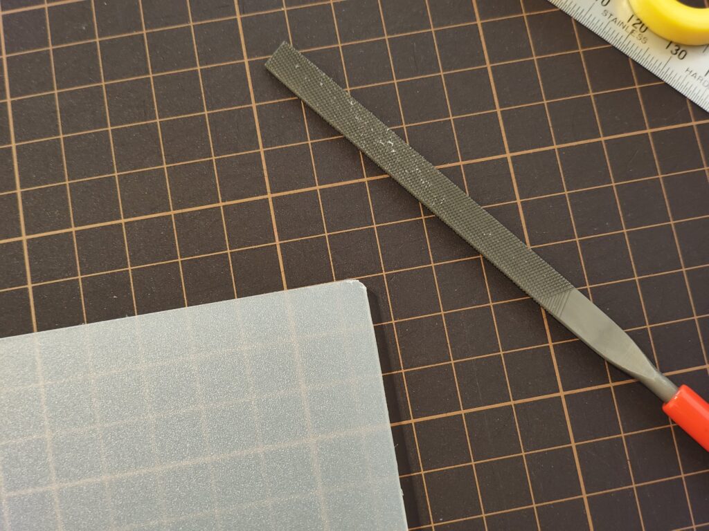 ダイソーのPPシート1枚で完成するキーボードブリッジを自作する。MacBook Air用の最軽量尊師スタイル 9 PPシートにやすりをかけると良い